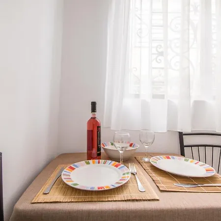 Jaune Apartment *