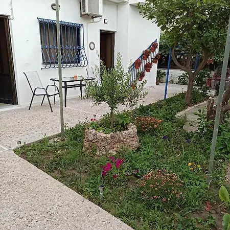 Jaune Apartment